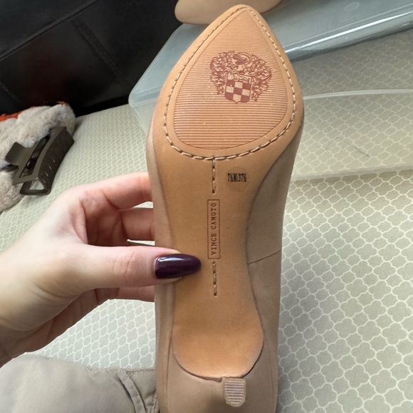 New Vince Camuto Kain Leather Pointed Toe Sandbar Dress Kitten Pumps - Picture 5 of 5